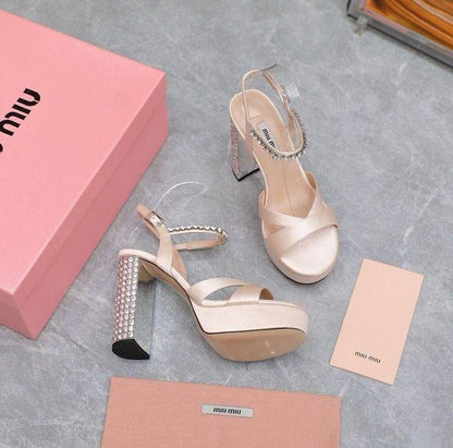 Miu Miu
☘️ *SIZE  36  to 41 ☘️                                                                                                       
280 dhs✅

Zain224
♥️♥️♥️