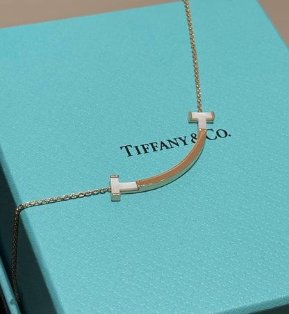 Tiffany 🔥*
Necklace 🐦‍🔥
Master quality 💯
With normal boxes 🗃️ 
50 dhs💓
With master box 📦 
70 dhs💓

Zain216
♥️♥️♥️