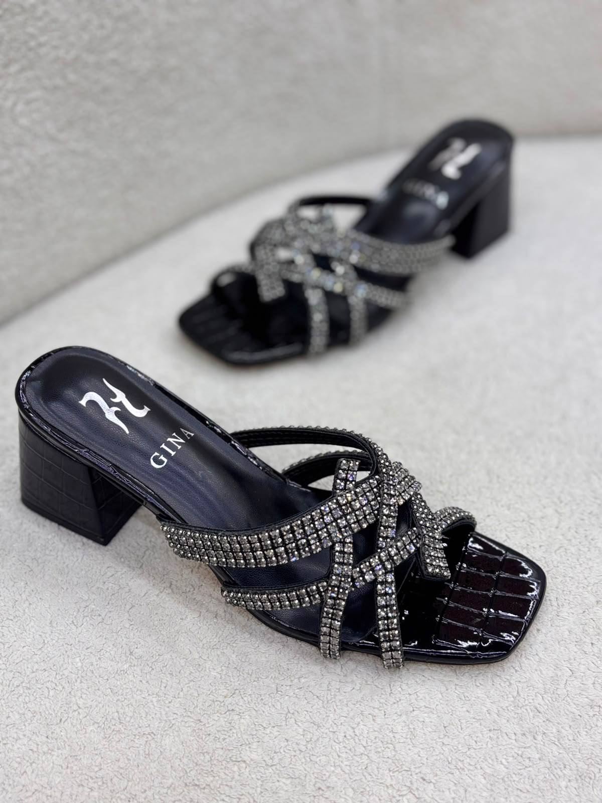 Gina 
110 dhs🇦🇪🇦🇪
Size 36-42

Zain55
♥️♥️♥️