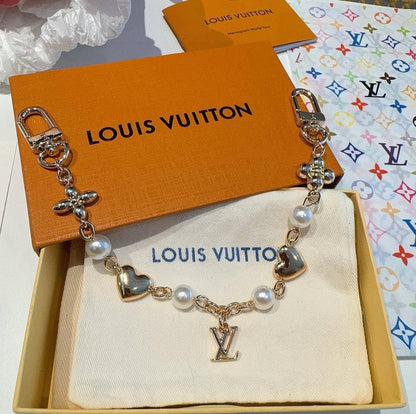 KEY CHAIN &
BAG CHARM
MASTER💫✨🌟
70 DHS💓
WITH GOOD BOX AND PAPER BAG🎁🛍️

Zain89
♥️♥️♥️