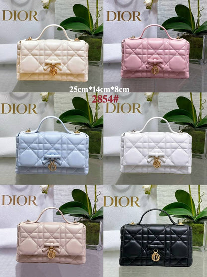 DIOR 
HIGH QUALITY 
WITH BOX  
🎁🎁🎁

120 DHS✅

Zain295
♥️♥️♥️