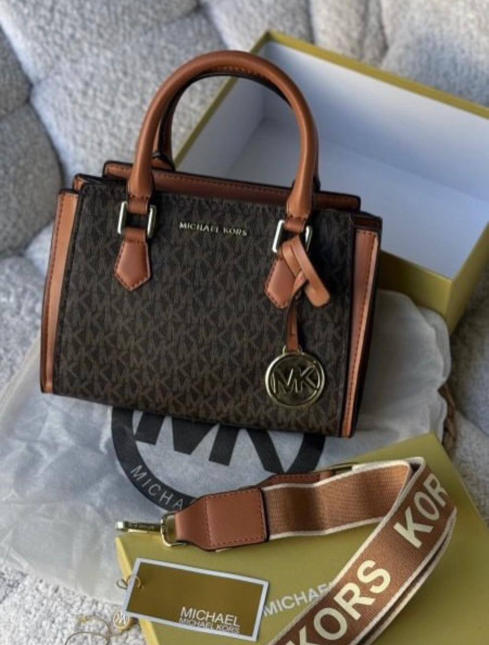 MK
95 dhs❣️
size：23cm
Good quality

Zain35
♥️♥️♥️