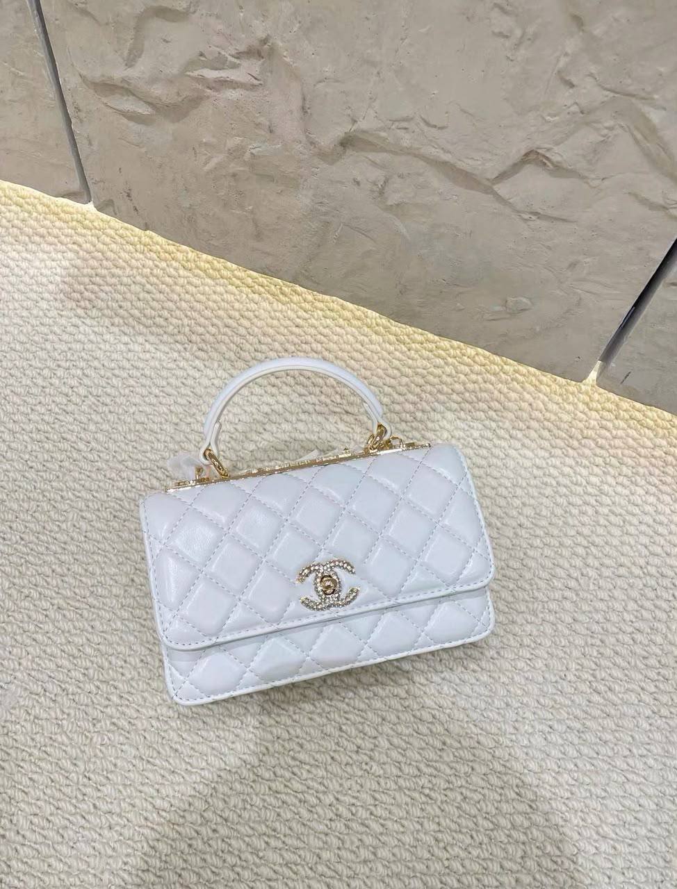 Chanel
110 dhs🇦🇪🇦🇪

High-quality 
with box

Zain35
♥️♥️♥️