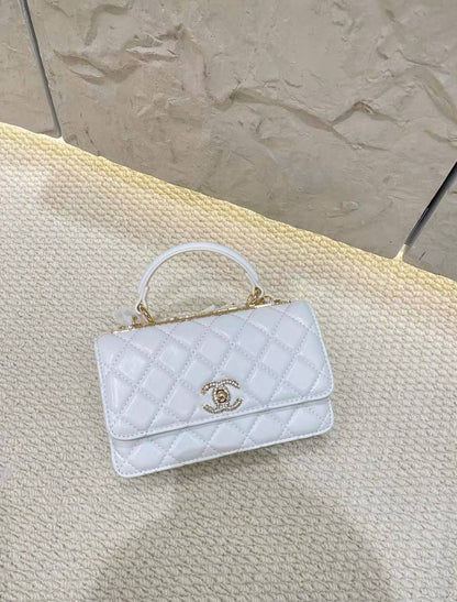 Chanel
110 dhs🇦🇪🇦🇪

High-quality 
with box

Zain35
♥️♥️♥️