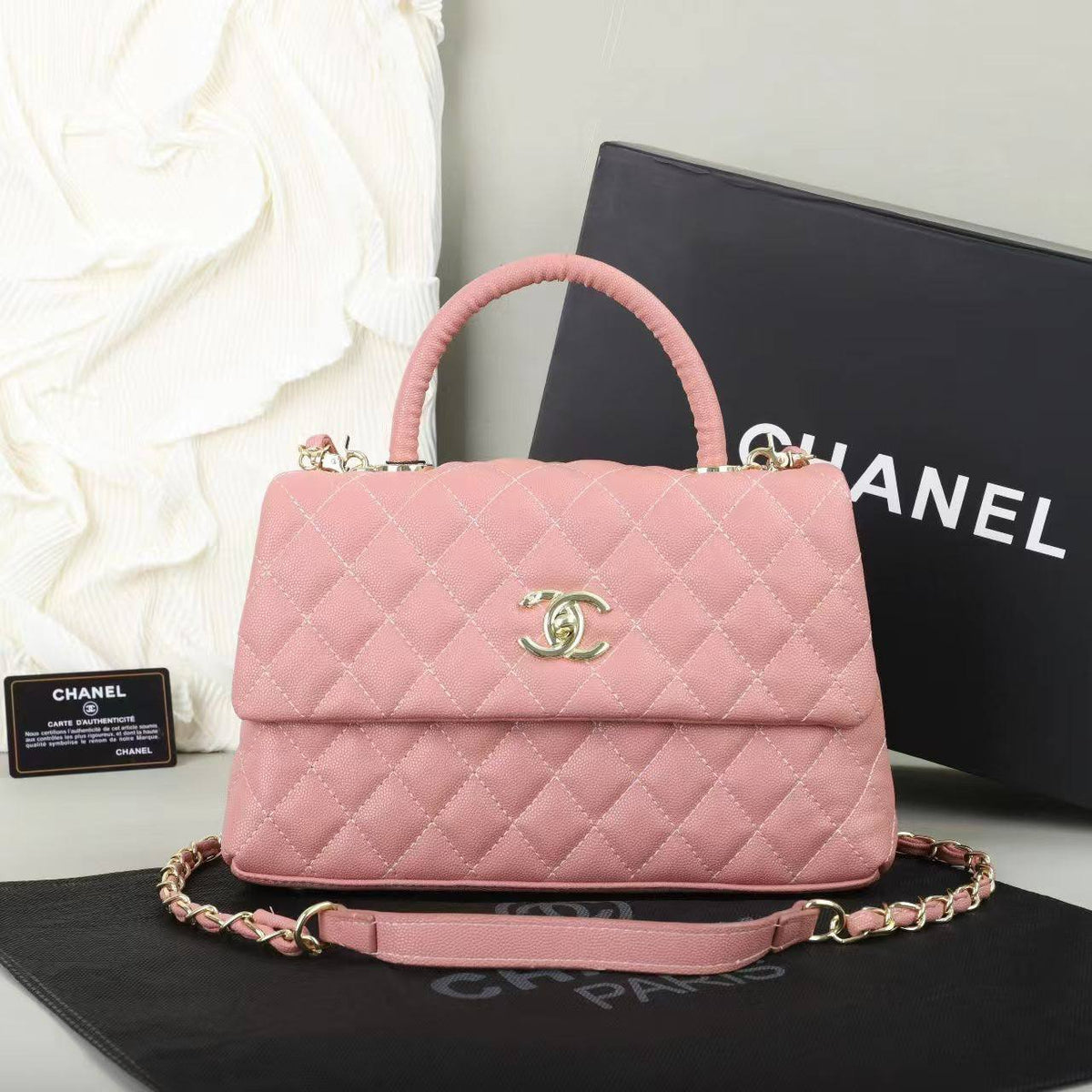 Chanel

Good quality 

Size:22*cm
90 dhs🇦🇪🇦🇪🇦🇪

With box 📦🔥🔥

Zain70
♥️♥️♥️