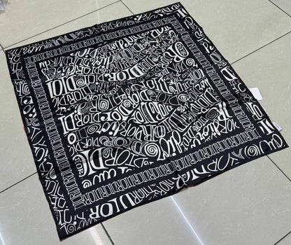 Silk square scarf 
40 dhs🪙💚

Zain93
♥️♥️♥️