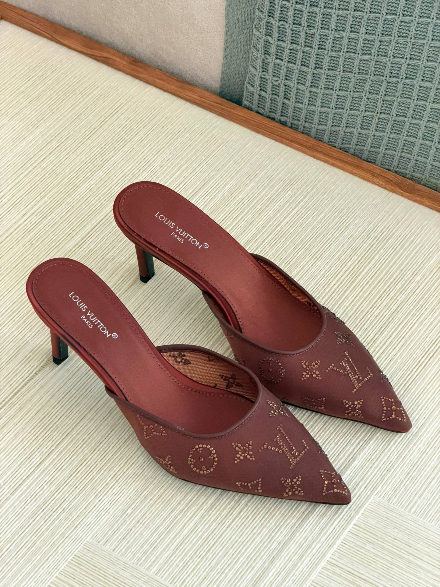 LV
QUALITY:SUPER MASTER 😍💥
SIZE:36 TO 41🥰
450 dhs🇦🇪🇦🇪

Zain319
♥️♥️♥️