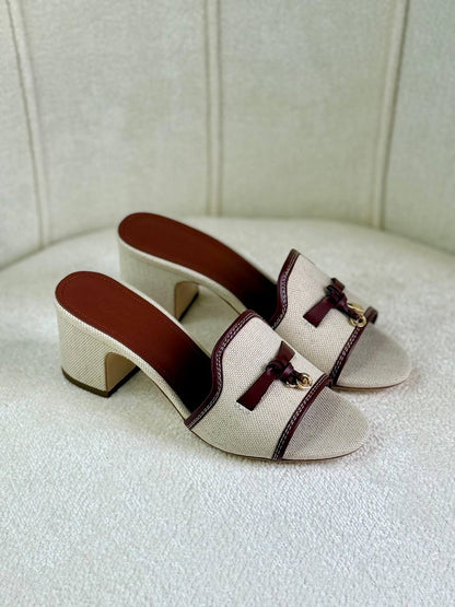 Loro Piana
Super *AAA* *+* Quality 💯 
With original packing🎁🎁
SIZE:35and42
Available now
450 dhs💓

Zain309
♥️♥️♥️