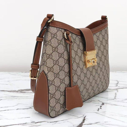 GUCCI 
GOOD QUALITY WITH BOX 
110 dhs🇦🇪🇦🇪

Zain295
♥️♥️♥️