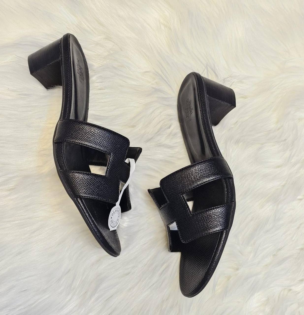 HERMES 
☘️ *SIZE  36  to 41 ☘️                                                                                                       
180 dhs✅

Zain224
♥️♥️♥️