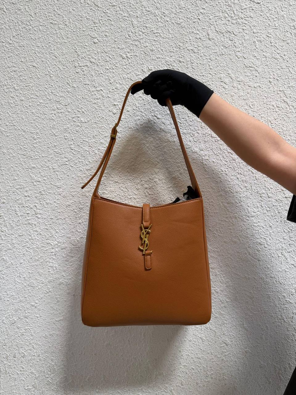 YSL 

with box
🎁🎁🎁

Size 27cm

110 dhs✅

Zain114
♥️♥️♥️