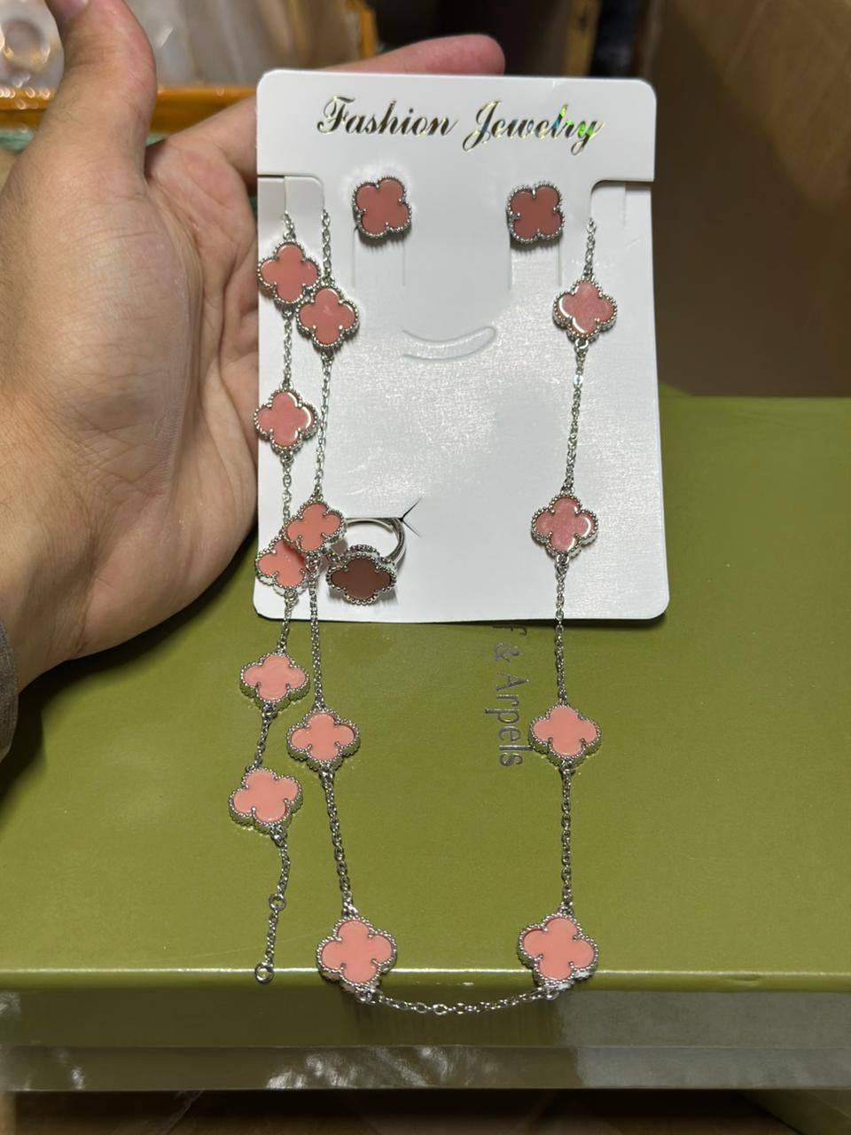 VCA set💥
*Stainless steel SET 💯*
Necklace ❤️‍🩹
Earring 🍁
Breslat ❣️
Ring 💍 free size
With normal boxes 📦 
And paper bag 🛍️
70 dhs🪙💕
With master box 🗃️ 
110 dhs🪙💕

Zain216
♥️♥️♥️