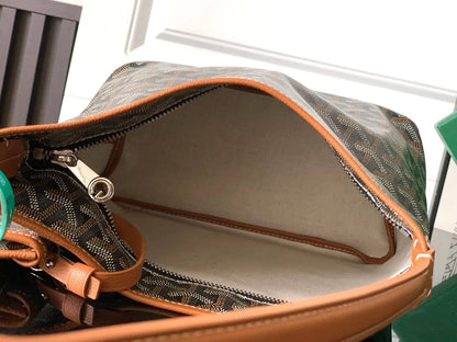 Goyard Boheme 
Hobo

 Goyardine✅ 
Size 20 cm

For Price 👇 WhatsApp✅
0568585901 
0507557372
0552275751 Owner Zain 👌

Zain274
♥️♥️♥️