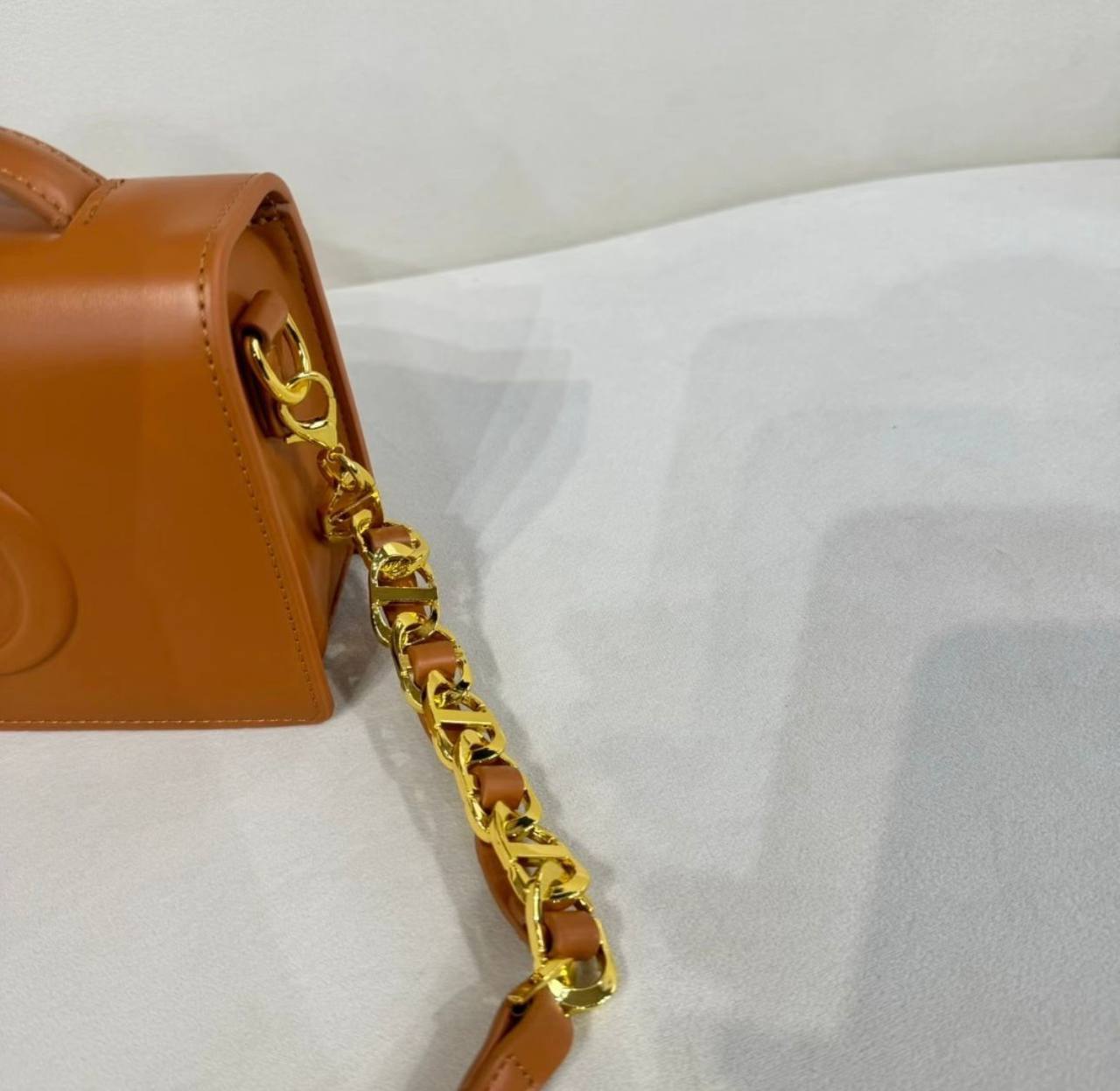 DIOR 
GOOD QUALITY 

WITH BOX 
🎁🎁🎁

95 dhs✅

Zain295
♥️♥️♥️