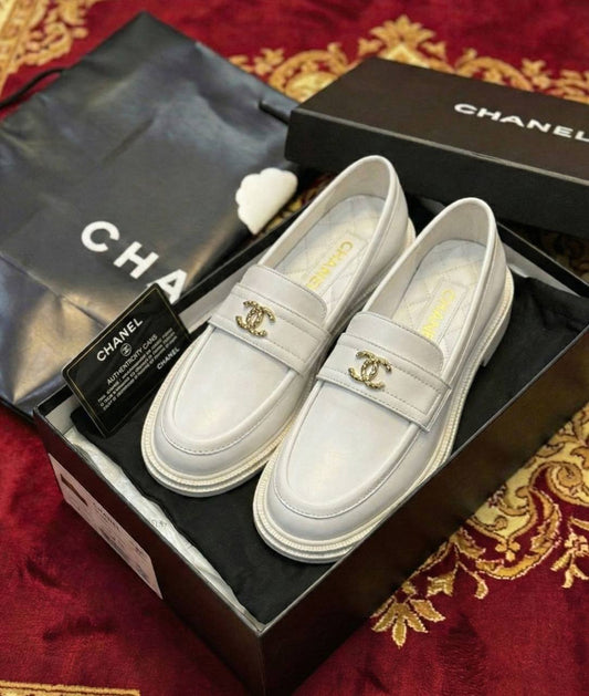 Chanel
Size 36 to 41

130 dhs✅

Zain175
♥️♥️♥️
