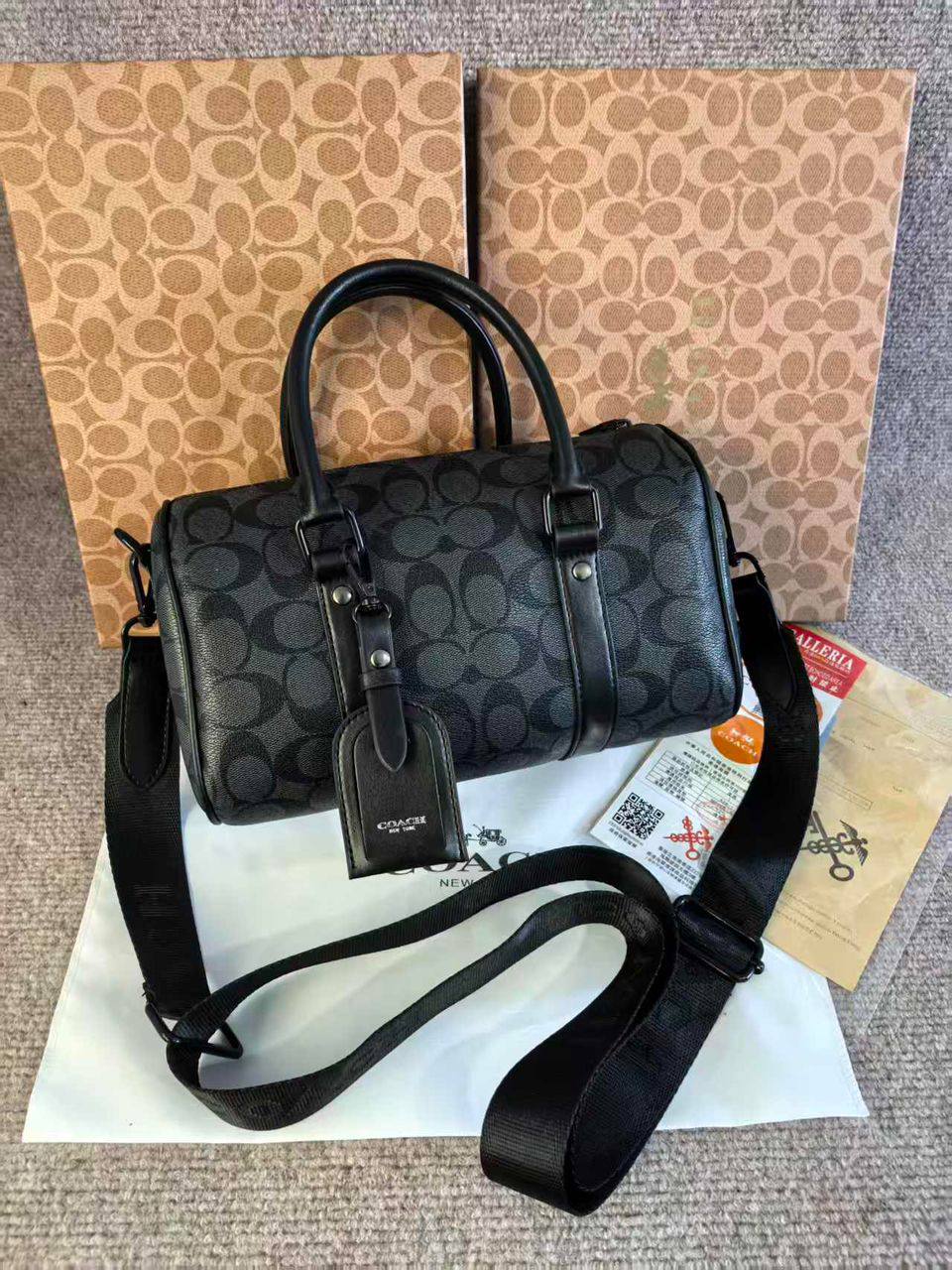Goyard
Men's bag
110 dhs💓
with box
size 26×14×15cm

Zain42
♥️♥️♥️