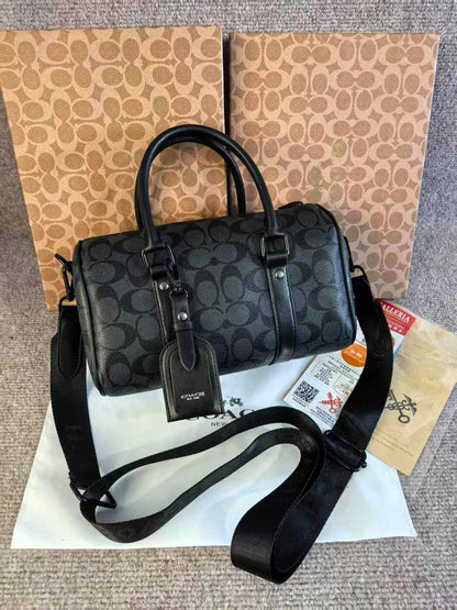 Goyard
Men's bag
110 dhs💓
with box
size 26×14×15cm

Zain42
♥️♥️♥️