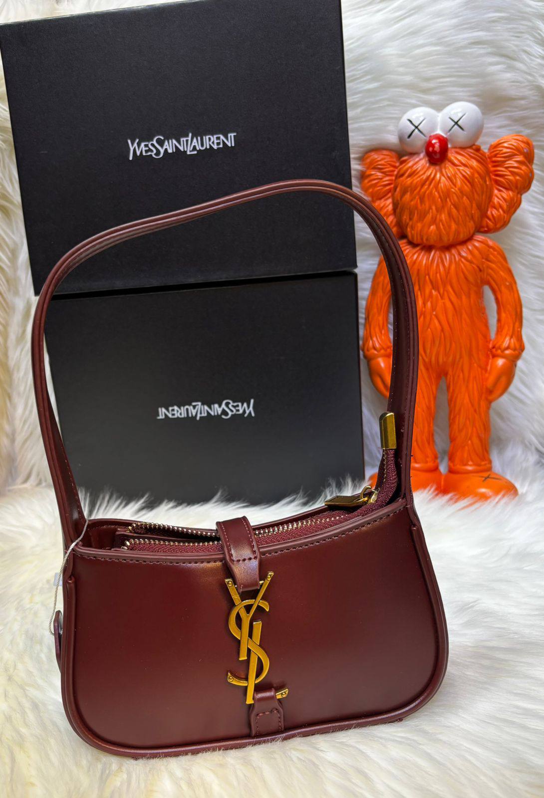 coach model, 
good quality, 

comes with box, 
🎁🎁🎁

size... 25 * 14 cm
90 dhs❣️

Zain12
♥️♥️♥️