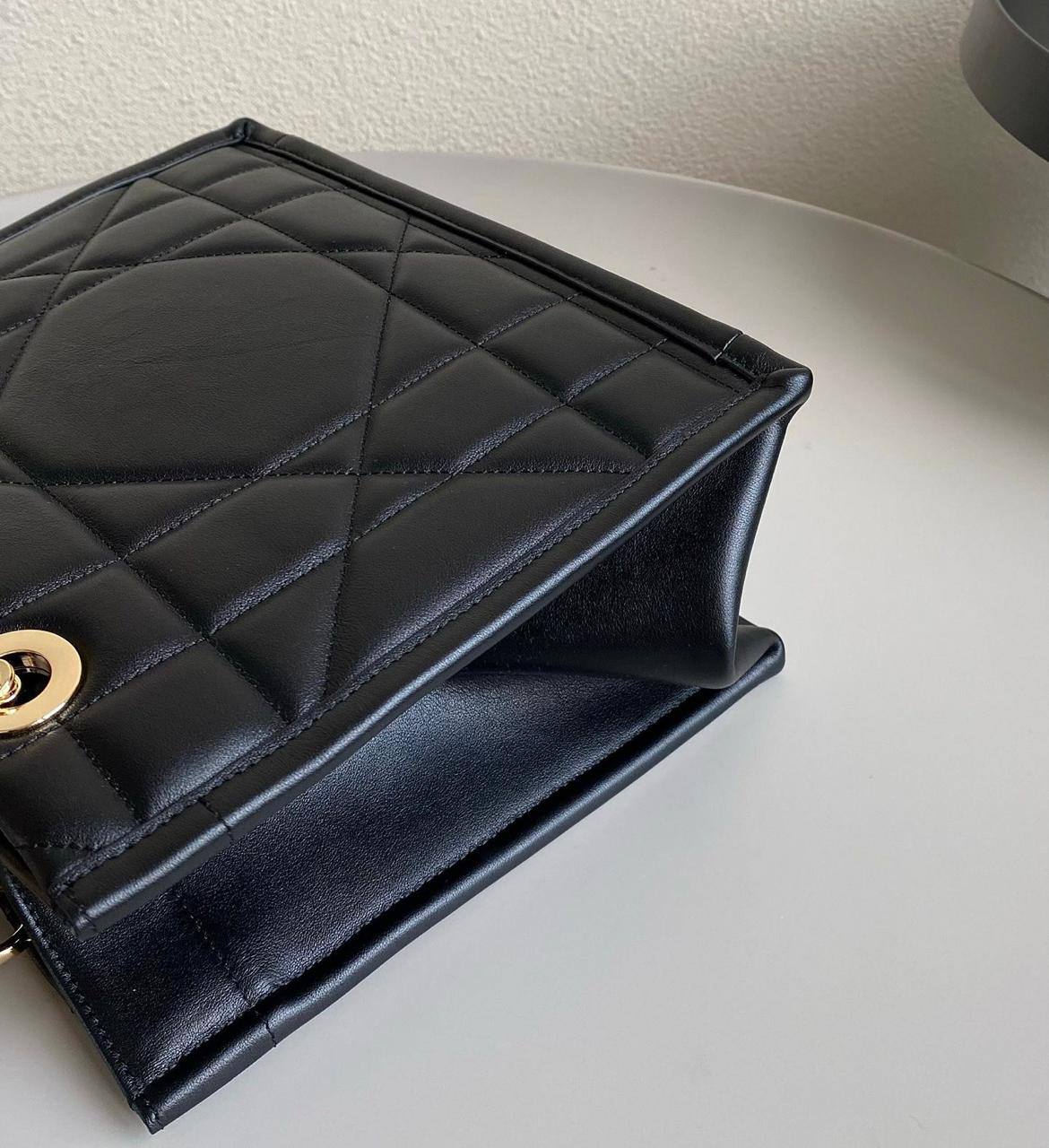 DIOR 
GOOD QUALITY 
110 dhs🇦🇪🇦🇪

Zain295
♥️♥️♥️