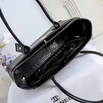 Chanel

105 dhs🇦🇪🇦🇪

size 35×13×20cm

Zain42
♥️♥️♥️