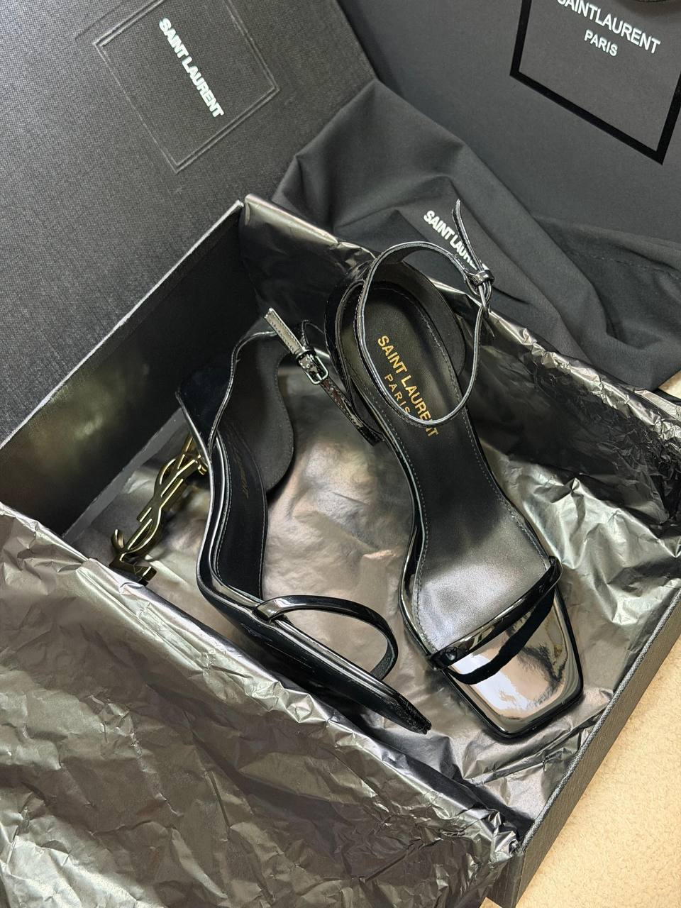 YSL
𝑽𝑰𝑷 𝑸𝒖𝒂𝒍𝒊𝒕𝒚
𝑺𝒊𝒛𝒆 36 𝒕𝒐 41 
450 dhs✅

Zain81
♥️♥️♥️