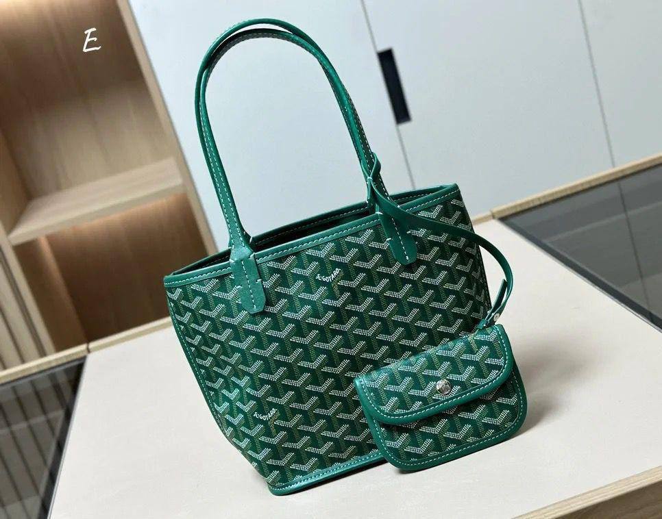 🌈 Goyard Small
1️⃣ First quality 
Size : 29 * 20 cm
75 dhs💓

Zain115
I♥️♥️♥️