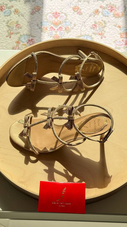 RENE CAOVILLA
Master quality 
Size: 36 to 41
450 dhs🖤

Zain318
♥️♥️♥️