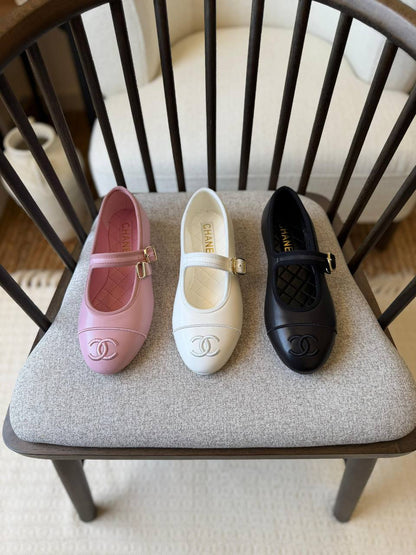 Chanel
𝑨𝑨𝑨 𝑸𝒖𝒂𝒍𝒊𝒕𝒚
𝑺𝒊𝒛𝒆 𝟑6 𝒕𝒐 𝟒2 
450 dhs✅

Zain81
♥️♥️♥️