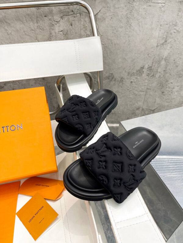 LV

180 dhs🗽
*SIZE  36   TO   42*

Zain224