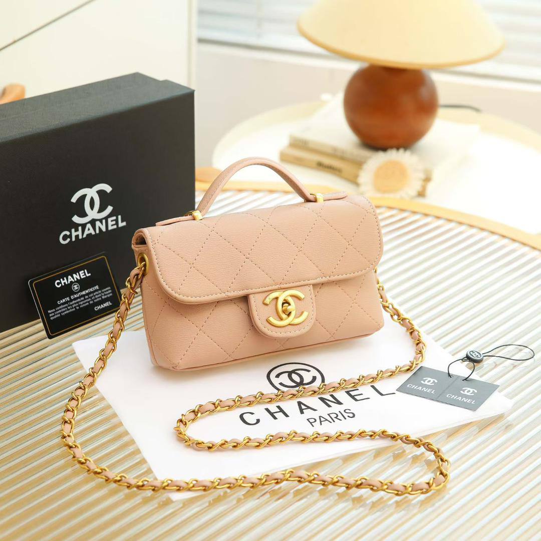 Chanel
95 dhs🪙🌨️
Good quality 

with box
🎁🎁🎁

Zain35
♥️♥️♥️