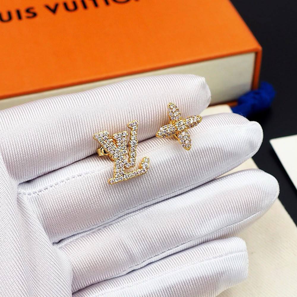 LV Earrings 💎
Master quality 

*55* AED normal box 📦

Zain48
♥️♥️♥️