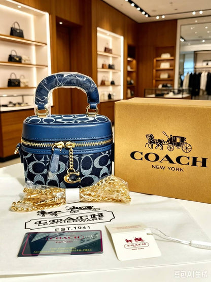 Coach
95 dhs🇦🇪🇦🇪
With box 📦

Zain07
♥️♥️♥️