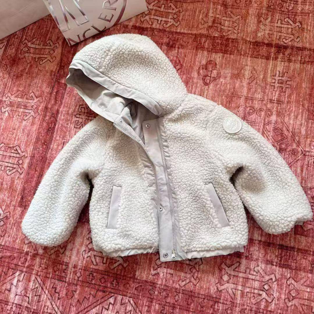 Canada Goose 🔥
Super master quality 😍
Size:2/ 12years old
400 dhs🪙💚

Zain261
♥️♥️♥️