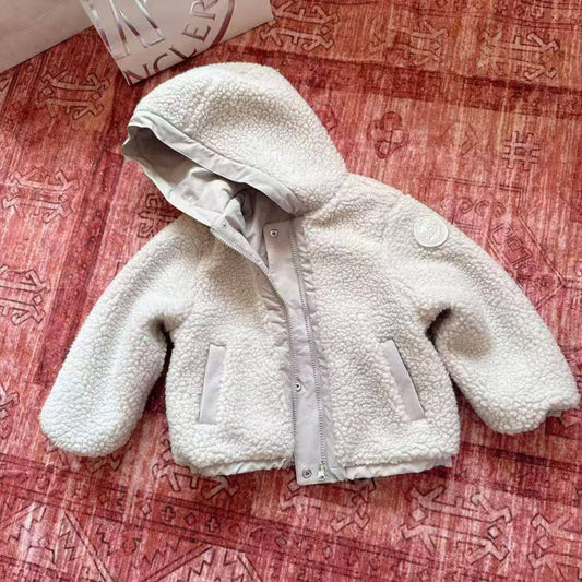 Canada Goose 🔥
Super master quality 😍
Size:2/ 12years old
400 dhs🪙💚

Zain261
♥️♥️♥️