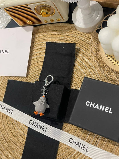 CHANEL ❤️‍🔥*
Key chain ⛓️‍💥 
Master quality 💯
With normal boxes 🗃️ 
55 dhs✅
With master box 🗃️ 
70 dhs✅

Zain216
♥️♥️♥️