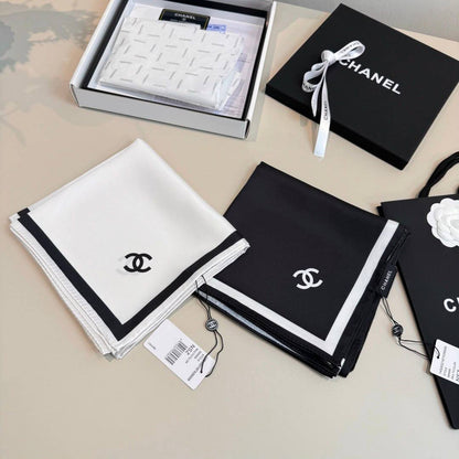 💙 CHANEL SCARF 💙
💙*VIP QUALITY*💙
💙*100% SILK*💙
320 dhs💛

Zain281
♥️♥️♥️