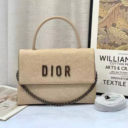 Dior
Best quality
No box’s
110 dhs✅
size 28cm

Zain158
♥️♥️♥️