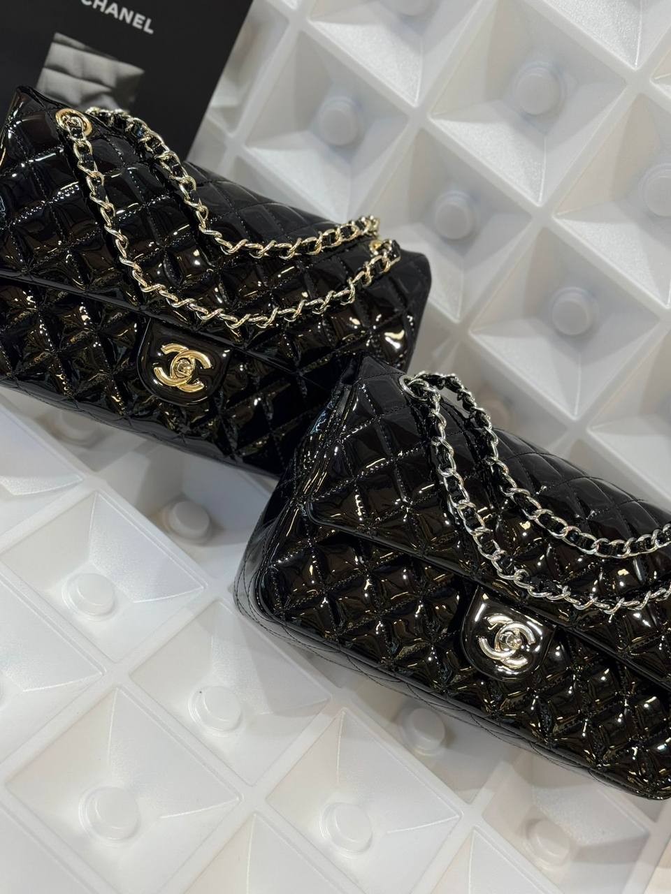 Chanel
Master
25Cm With Box 
   Shiny Leather
230 dhs✅

Zain131
♥️♥️♥️