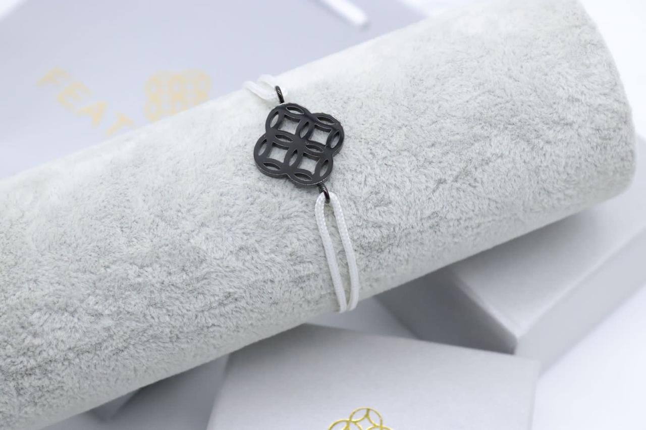 Bracelet 
55 dhs💓
+Box and paper bag🎁

Zain33
♥️♥️♥️