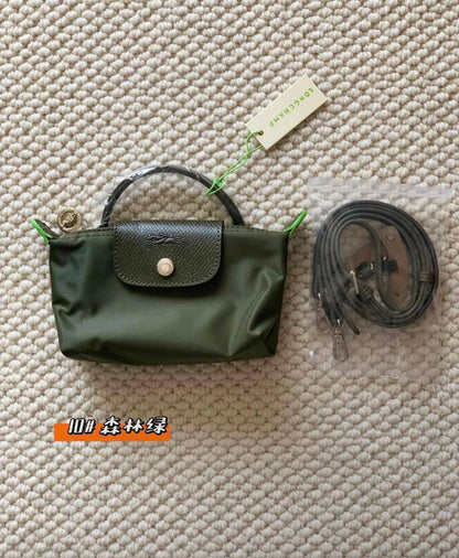 Long Champ
50 dhs🇦🇪🇦🇪
size 20cm

Zain41
♥️♥️♥️