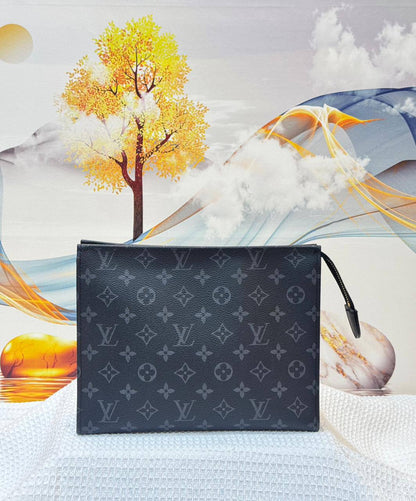LV

Best quality 

with box

80 dhs🇦🇪🇦🇪

size25CM

Zain290
♥️♥️♥️