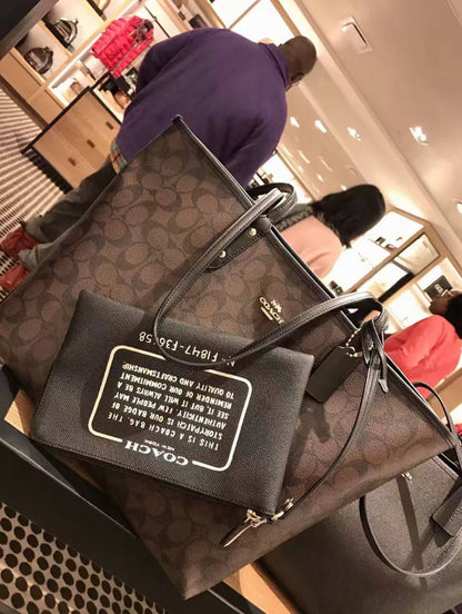 Coach
90 dhs🪙🌨️
size：42cm
Good quality 

with box
🎁🎁🎁

Zain35
Zain26
♥️♥️♥️