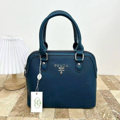 Prada
75 dhs💓

Zain232
♥️♥️♥️