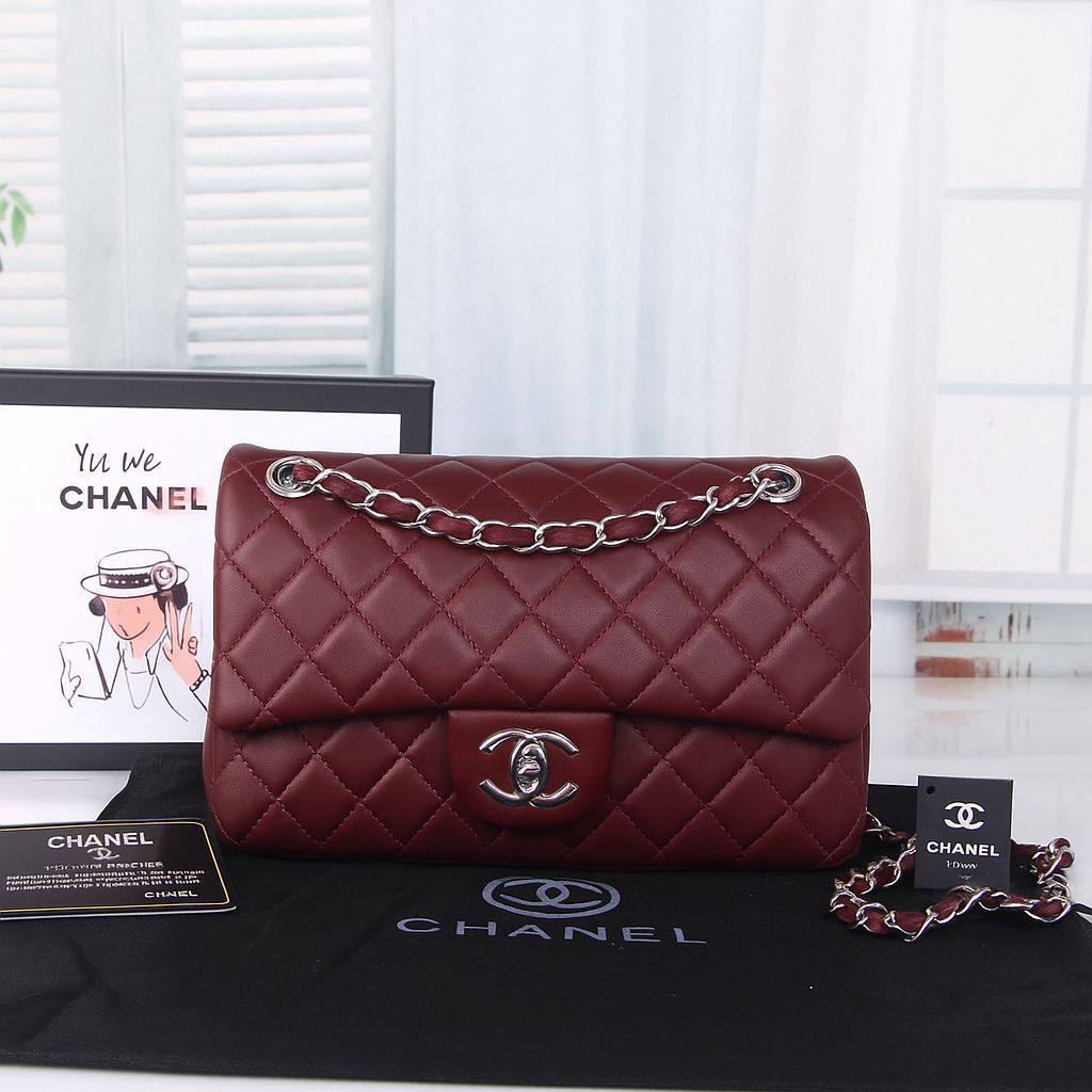 CHANEL 
NEW CAME GOOD QUALITY 
WITH BOX 
🎁🎁🎁

110 dhs❣️

Zain39
♥️♥️♥️