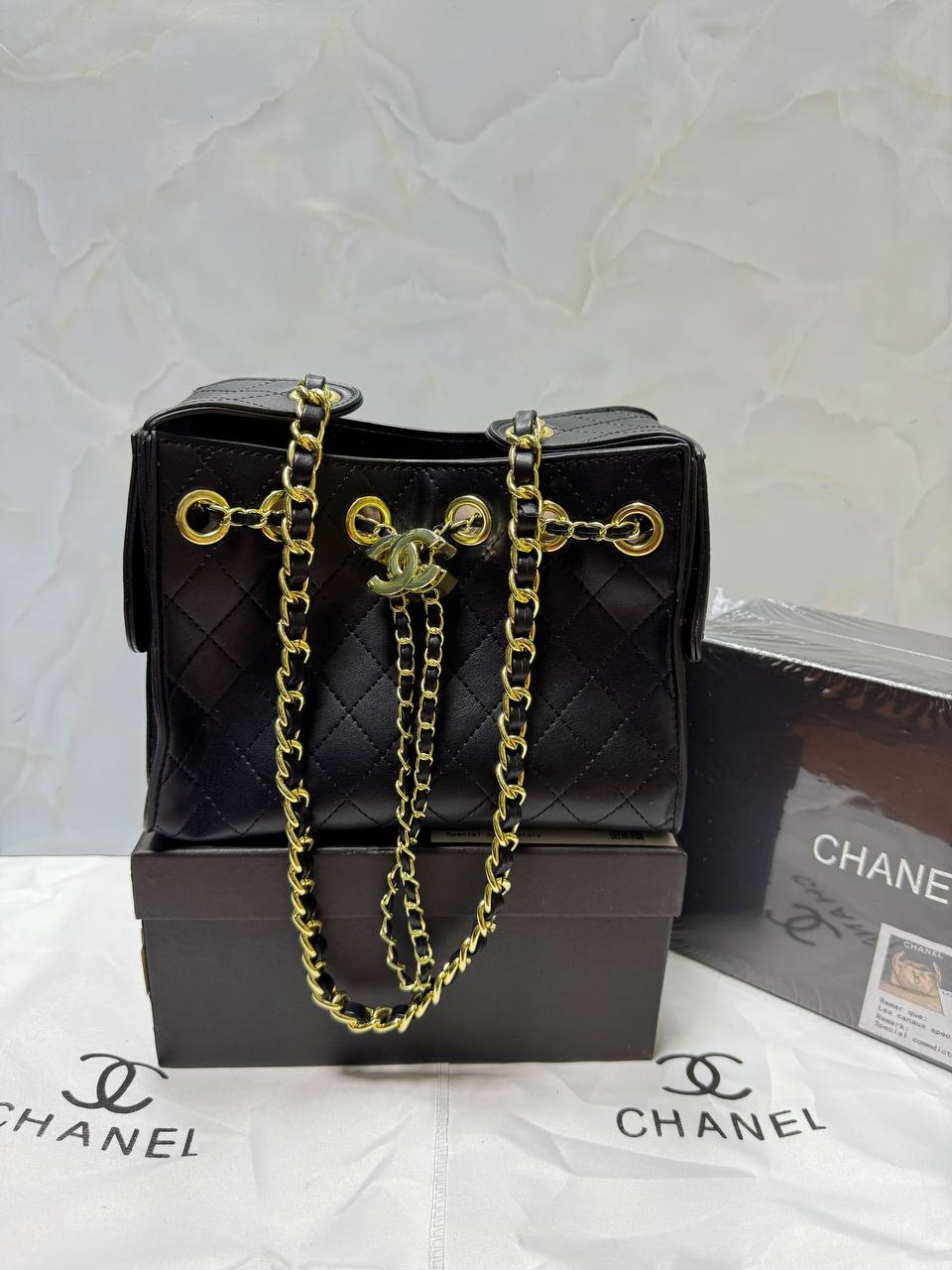 Chanel

High quality 

With box 
100 dhs🇦🇪🇦🇪

Zain136
♥️♥️♥️