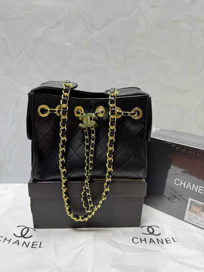 Chanel

High quality 

With box 
100 dhs🇦🇪🇦🇪

Zain136
♥️♥️♥️