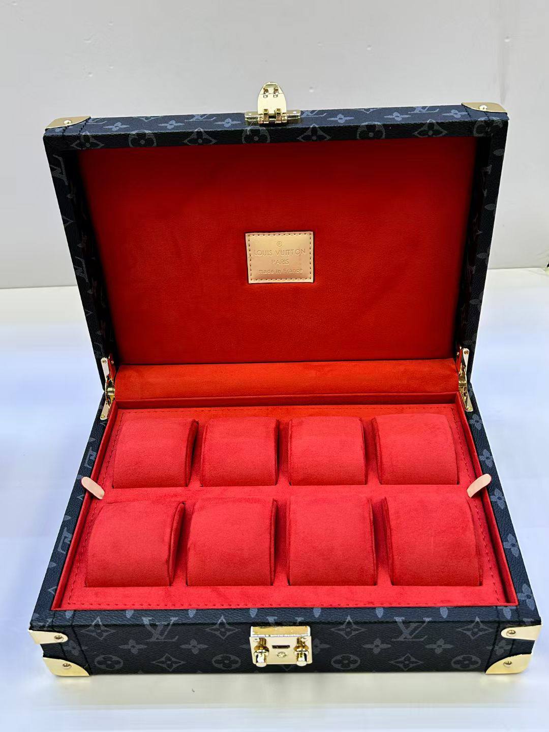 Watch Box
330 dhs🌺

Zain85
♥️♥️♥️