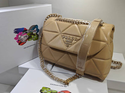 Prada
90 dhs✅
With box

Zain219
♥️♥️♥️