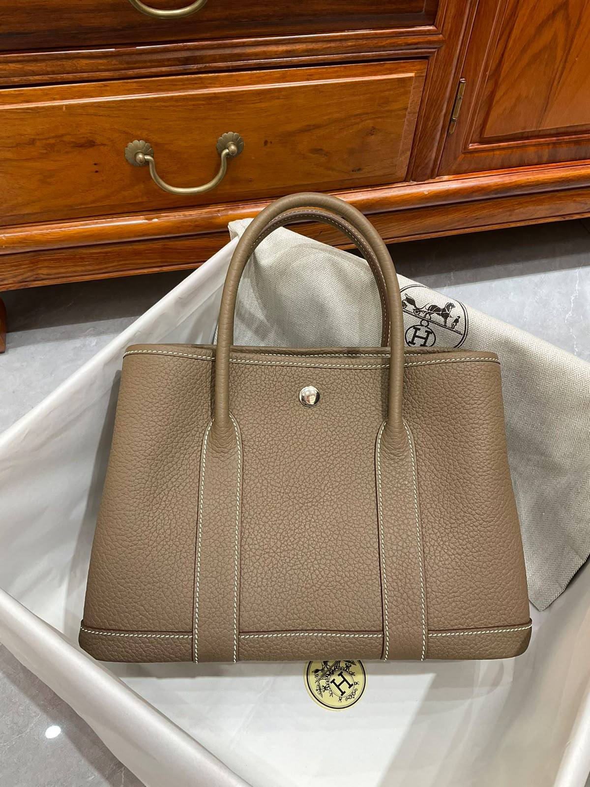 Hermes

Garden Party 30

Size: 13 x 21 x 30cm
Tote / Everyday Bag

For Price 👇 WhatsApp✅
0568585901 
0507557372
0552275751 Owner Zain 👌

Zain325 
♥️♥️♥️