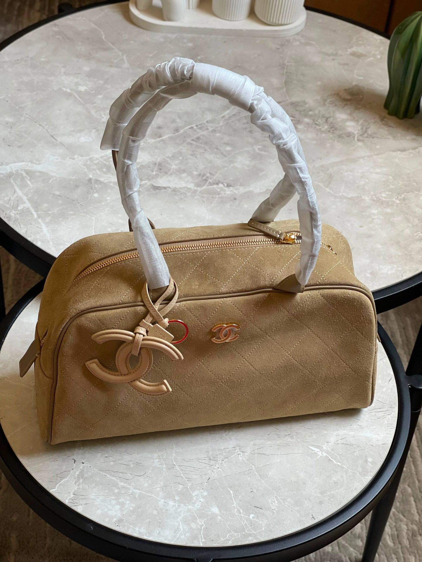 CHANEL
Available original box 📦 
With full packing 🎀🎀
Super high quality 💥💥
For Price 👇 WhatsApp✅
0568585901 
0507557372
0552275751 Owner Zain 👌

Zain283
♥️♥️♥️